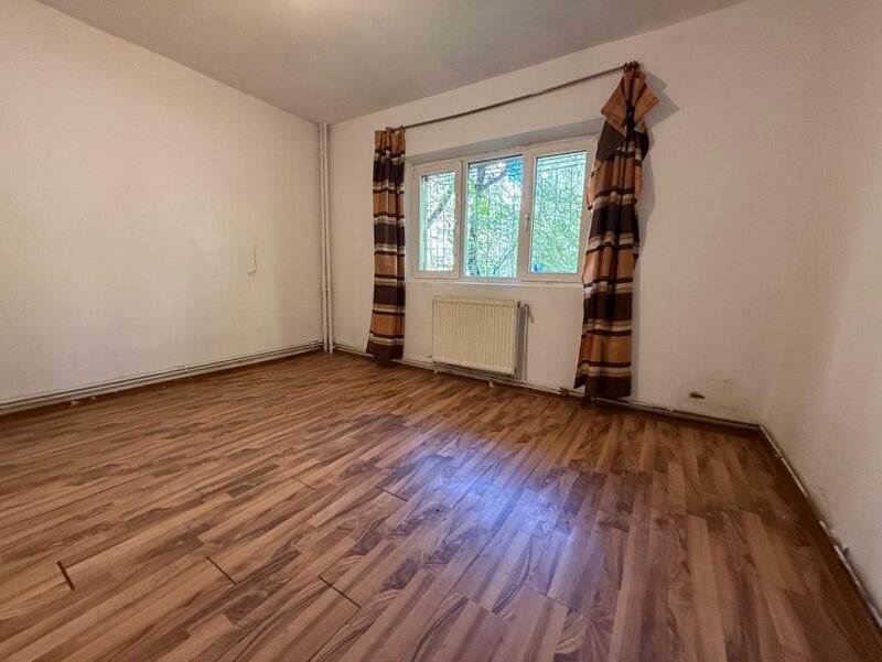 Novaci, Prosper, 13 Septembrie, vanzare 2 camere parter inalt, bloc 1989.